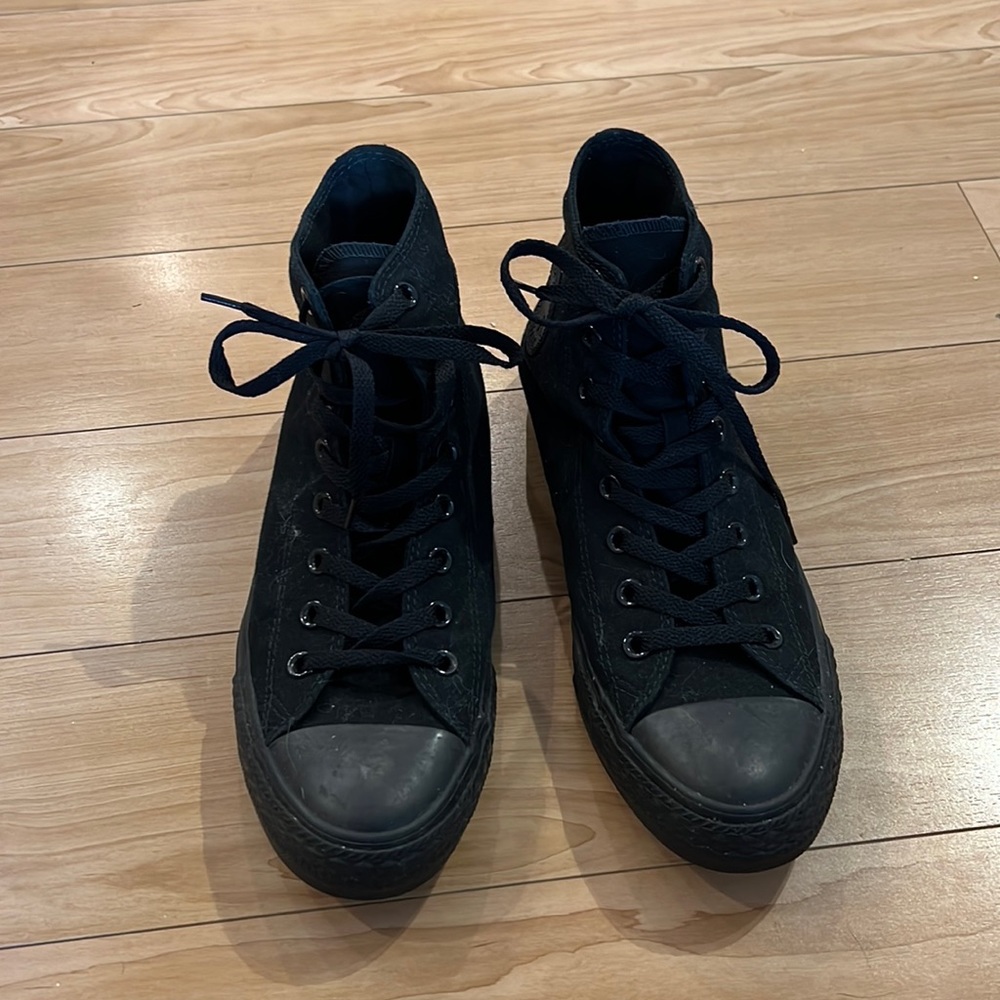 Men’s all black High Top Converse
